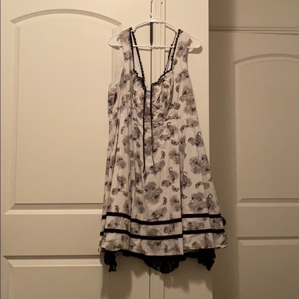 Bugs and Roses Patterned Sleeveless Dress